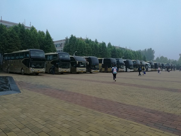 鄭州大巴車租賃:醉漢大巴吸煙被阻止,毆打大巴司機(jī)釀事故http://www.875f.cn/